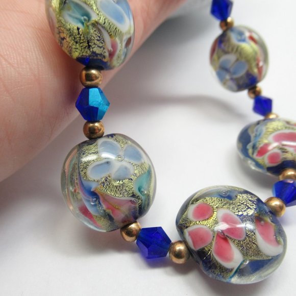 Glass and Crystal bead necklace - Picture 4 of 13